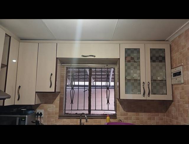 3 BEDROOM HOUSE FOR SALE IN CLAYVILLE